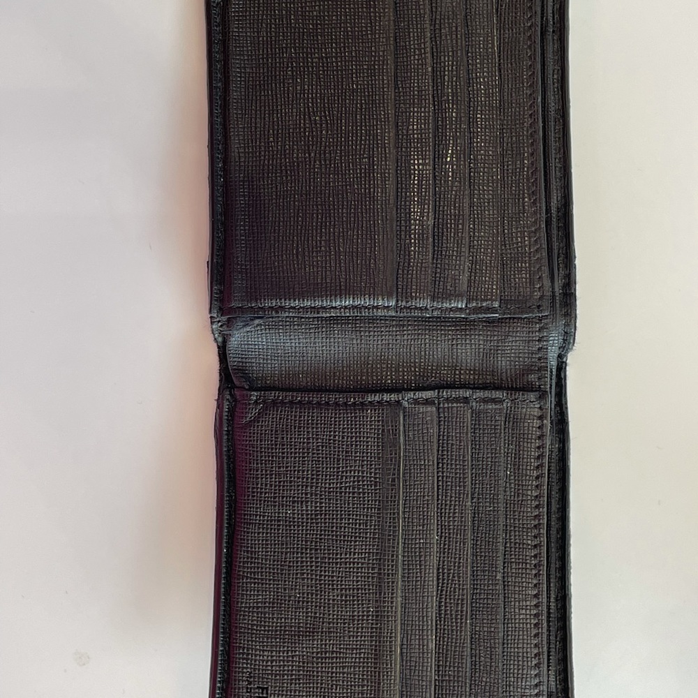 Authentic FENDI wallet, with original box and bag - Picture 3 of 7